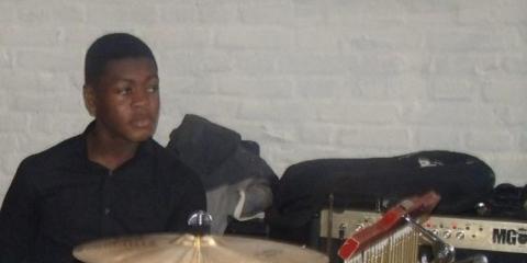 Drummer zoekt gezellige band