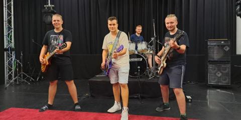 Zanger gezocht voor Metal/ Hardrock band