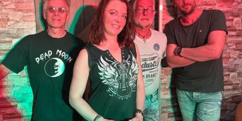 Gezocht zangeres / zanger voor classic rockband Brickyard.