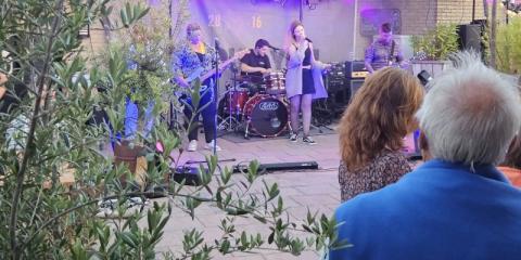 Gezocht zanger/es/x band leden 20 tot 30jaar