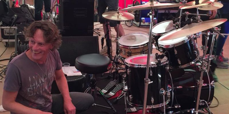 Drummer zoekt band