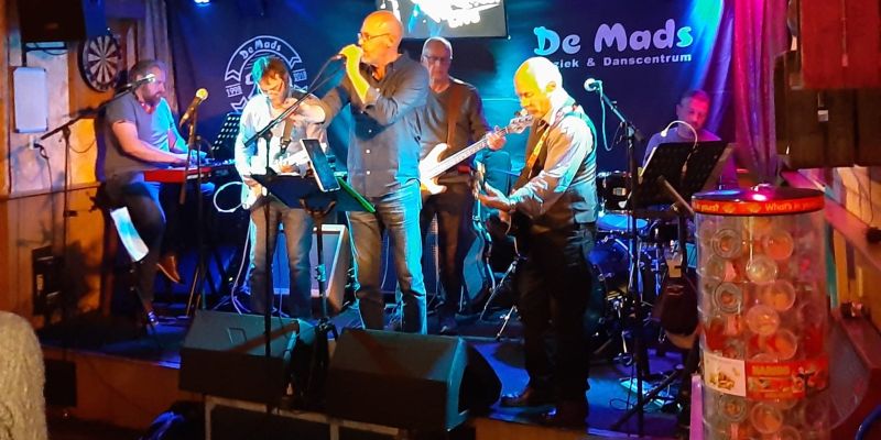 Toetsenist gezocht voor Bluesband te Tilburg