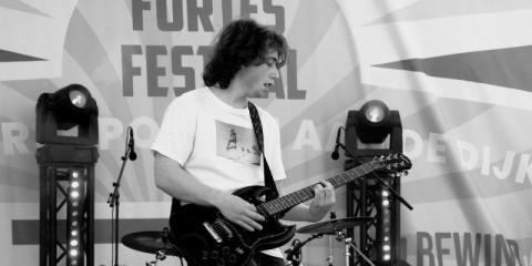 Gitarist zoekt leuke band!