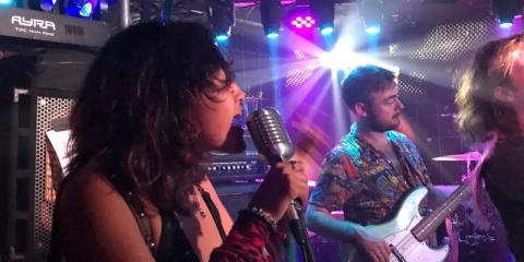 Band gezocht (gitarist, drummer, basis)