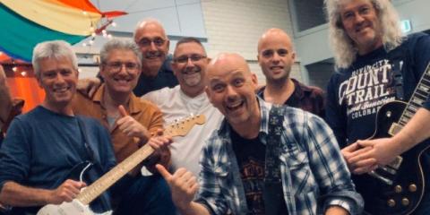 Pop-Rock band Out of Time zoekt een nieuwe bassist