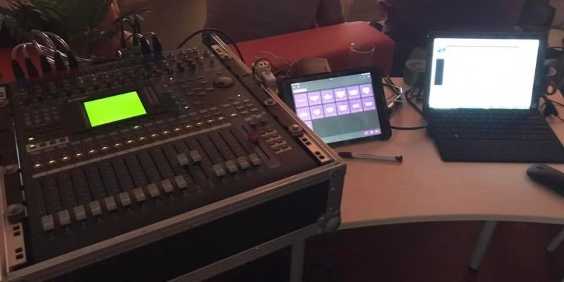 Geluidstechnicus met eigen installatie