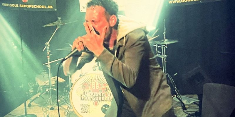 Rock/metal vocalist en drummer met veel (podium)ervaring zoeken bandleden (leiden/bollenstreek)