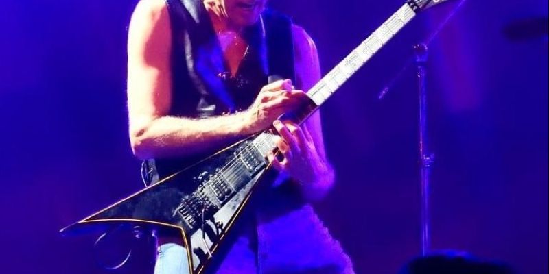 Gitarist zoekt ervaren bassist, zanger(m/v) en drummer voor Ozzy Osbourne coverband