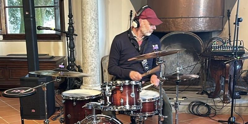 Drummer zoekt band