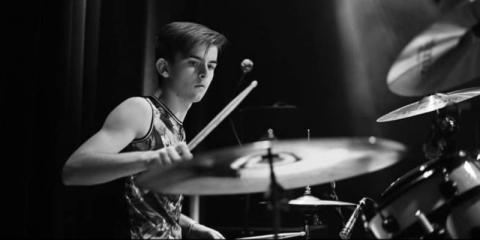Metaldrummer zoekt band!