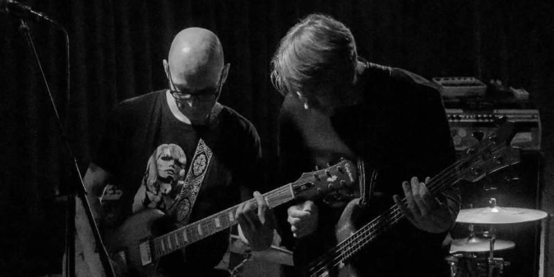 The PhoNo 80's alternative tribute band zoekt zanger
