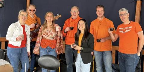 The Groovy Peppers coverband uit Zwolle zoekt blazer