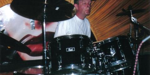 Drummer zoekt!