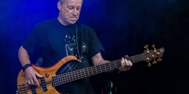 Bassist met een stevig geluid zoekt echte band