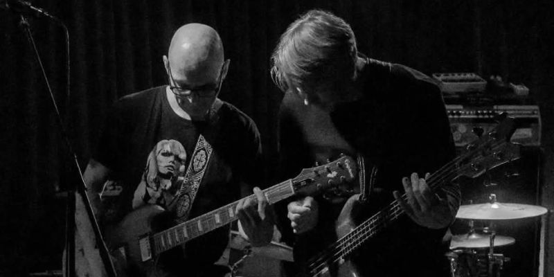 The PhoNo 80's alternative tribute band zoekt zanger