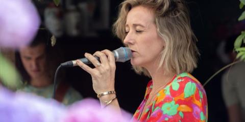 Ben jij een gitarist met liefde voor betekenisvolle muziek?