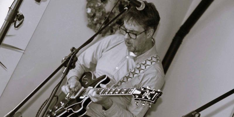 Gevorderde gitarist zoekt een bluesy funky band (Zuid-Holland)