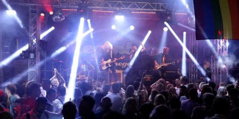 Rock/Feestband regio Eindhoven zoekt Frontman/-Vrouw