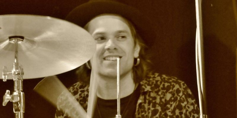 Pro drummer zoekt serieuze, creatieve band / muzikanten om hard te werken aan een goed product.