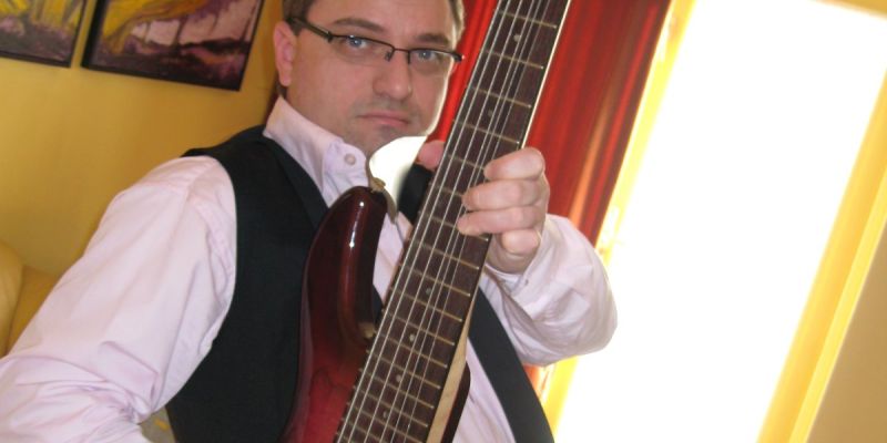 Basgitaarles in Bennebroek