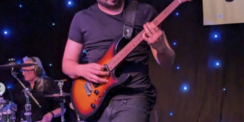 Experienced Guitarist Looking for Active Band