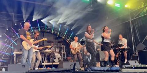 Coverband zoekt toetsenist