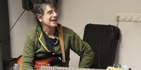 Bassist wil lekker spelen