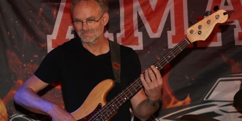 Ervaren bassist in Amsterdam zoek band