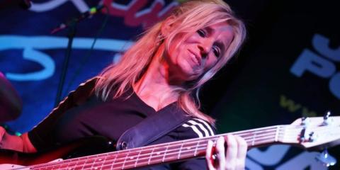 Bassiste zoekt nieuwe band