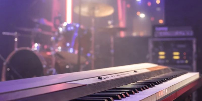 Feestband in oprichting zoekt keyboard toetsenist, accordeonist, drummer en bassist