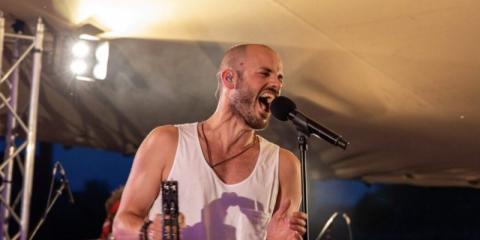 Zanger, doorlopend op zoek naar (inval)werk in nieuwe projecten