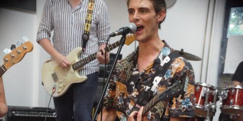 Energieke (slag)gitarist zoekt bandje