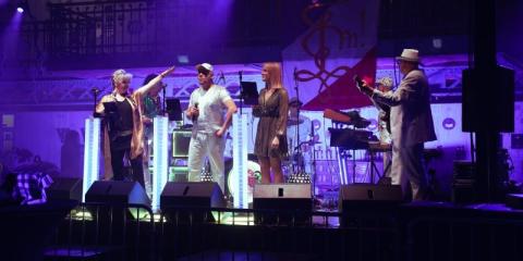 Zangeres voor old school disco/pop, funk & soul coverband