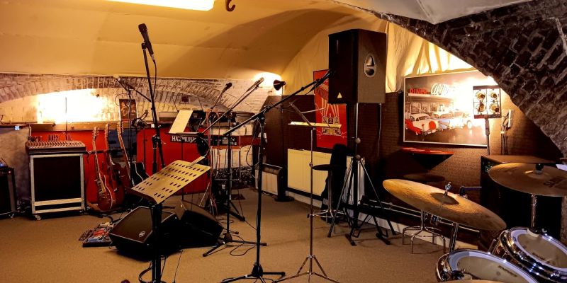 Inval drummer gevraagd