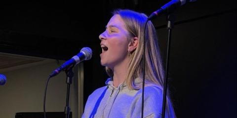 Female singer looking for a band