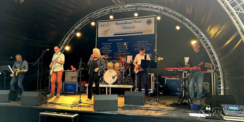 Gezocht BASSIST voor onze band met covers toen en nu.