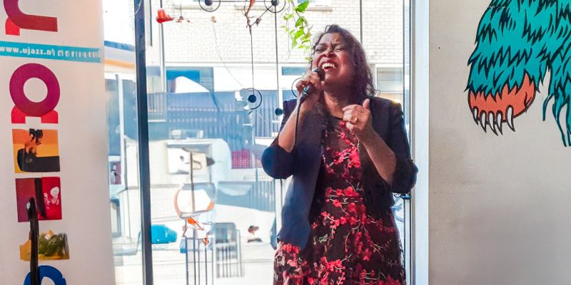 Zangeres Zoekt Swingende Jazzband