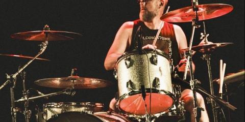 Drummer zoekt stoner rock-metal band