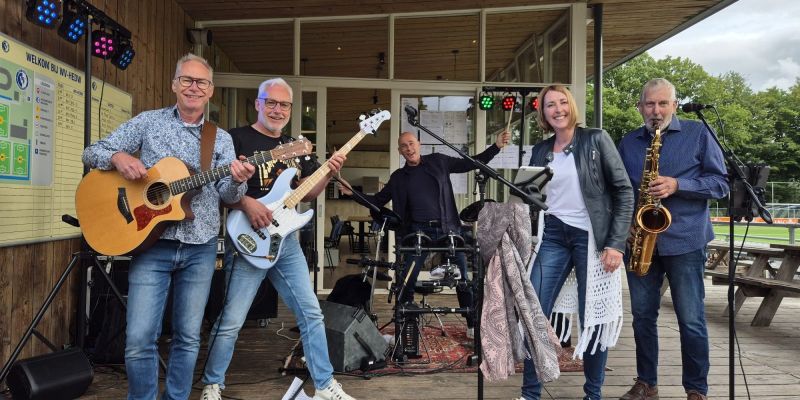 Gezellige band zoekt keyboardspeler