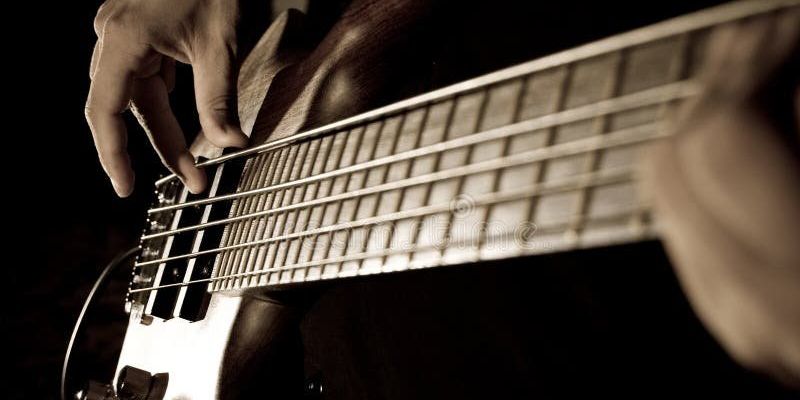 Bassist zoekt band