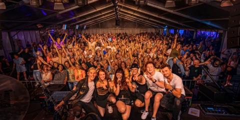 Gezocht: ervaren zangeres voor professionele coverband