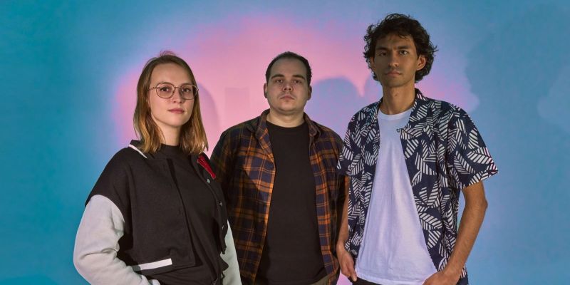 Bassist(e) gezocht voor pop/rock band met eigen werk