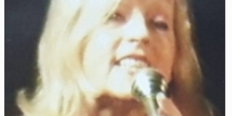 Zangeres zoekt band, muzikant of combo