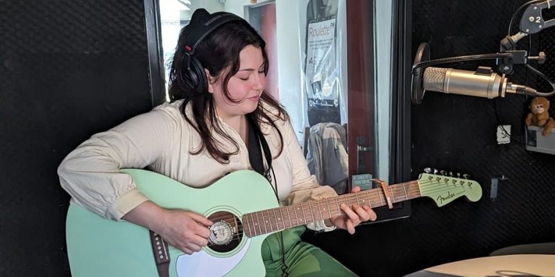 Singer-songwriter zoekt gitarist en/of band (akoestisch)!