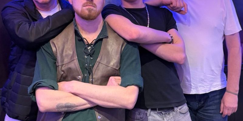 Bassist(e) gezocht voor onze te gekke melodic rock band Velvet Asity