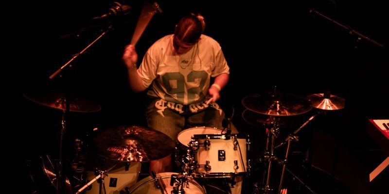 Pop gitarist/bassist gezocht!