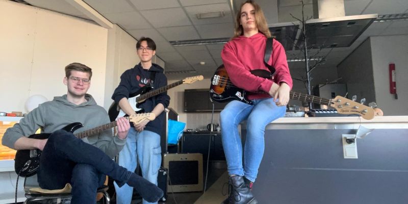 Drummer + Zanger(es) gezocht voor beginnende band