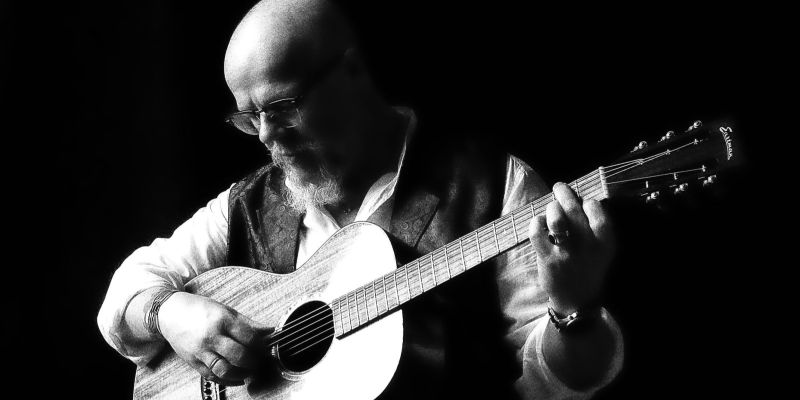 Ervaren gitarist zoekt band.