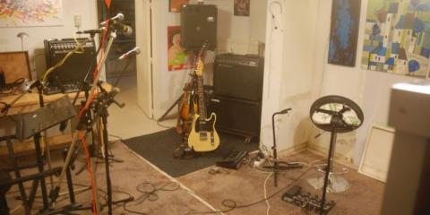 Sologitarts(e) die ook kan zingen gezocht