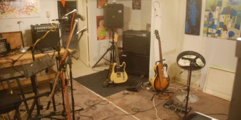 Sologitarist(e) die ook kan zingen gezocht